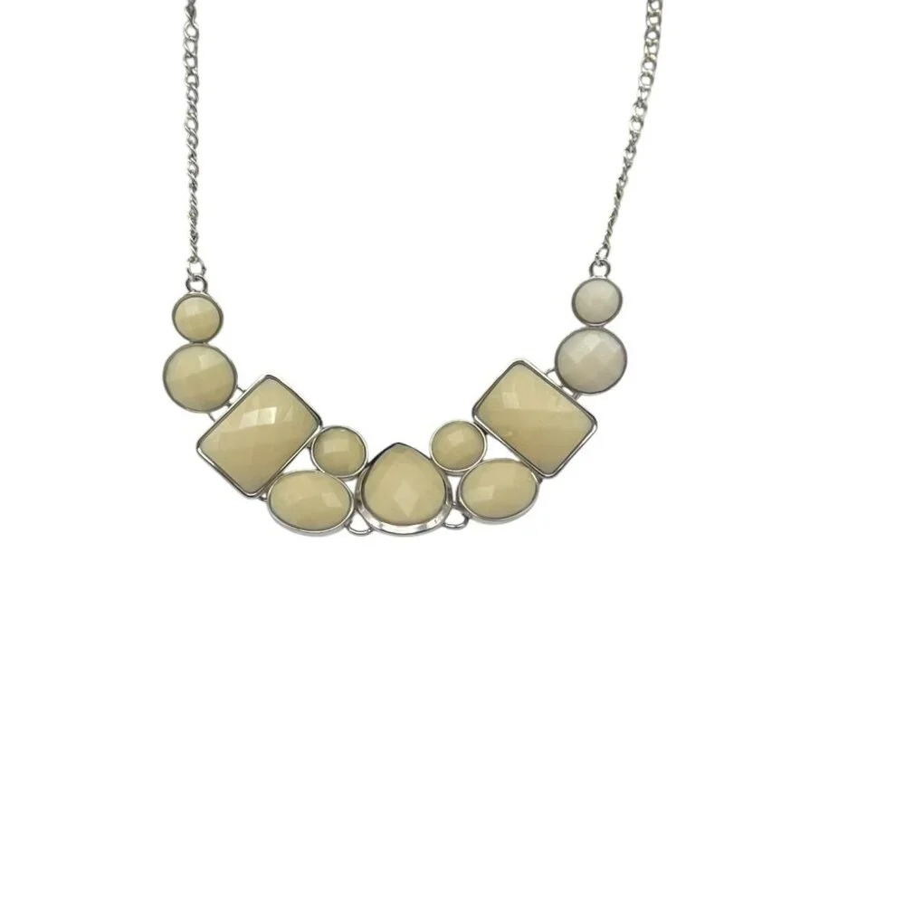 **Geometric statement necklace - Picture 5 of 10